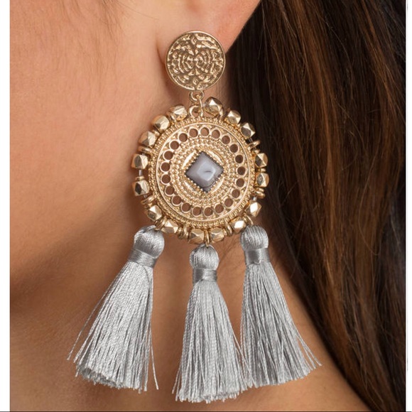 Tobi Jewelry - TOBI •GRAY & GOLD TASSEL CHANDELIER EARRINGS•